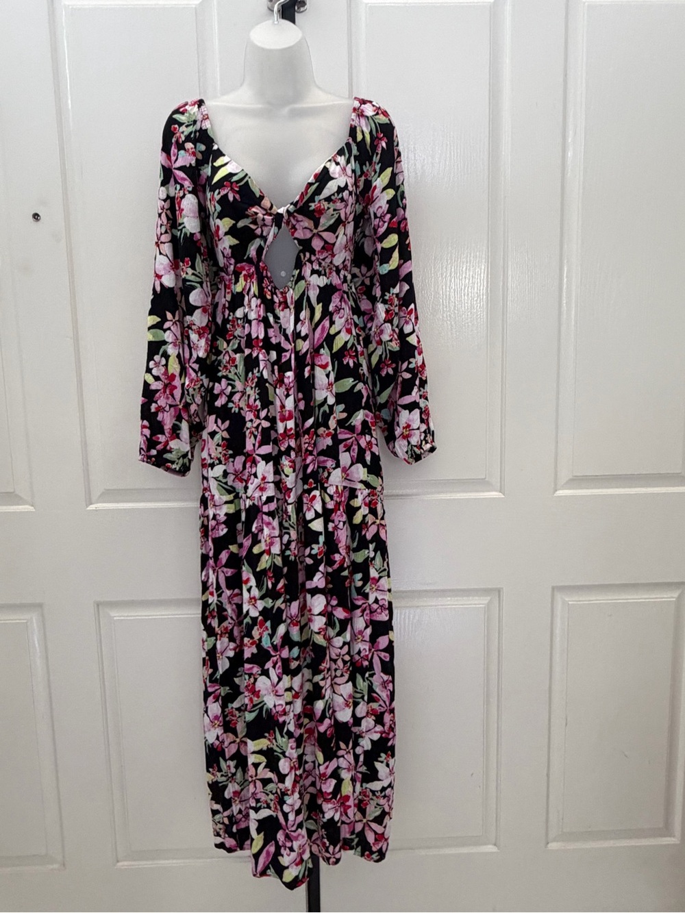Roxy Floral Tie-Front Maxi Dress in Black and Pink Sz S